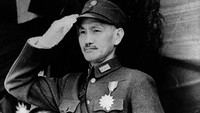 Chiang Kai-shek merupakan penerus Sun Yat Sen, presiden pertama Republik Tiongkok. Chiang Chung-cheng atau lebih dikenal dengan Chiang Kai-shek adalah pemimpin yang mencoba untuk mengubah paham politik komunis di Tiongkok menjadi ideologi Konfusian otoriter. Getty Images/Keystone