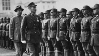 Ia memerintah daratan Tiongkok selama 22 tahun dan pada tahun 1949 ia membentuk negara Taiwan dan menjadi presidennya selama 26 tahun. Total masa jabatan Chiang Kai-shek adalah 48 tahun. Getty Images/Central Press