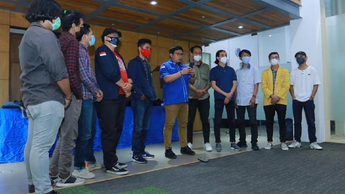 Wasekjen DPP Partai Demokrat Irwan Fecho (tengah). Foto: istimewa
