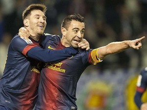 Xavi Beri Emoji Cium ke Messi
