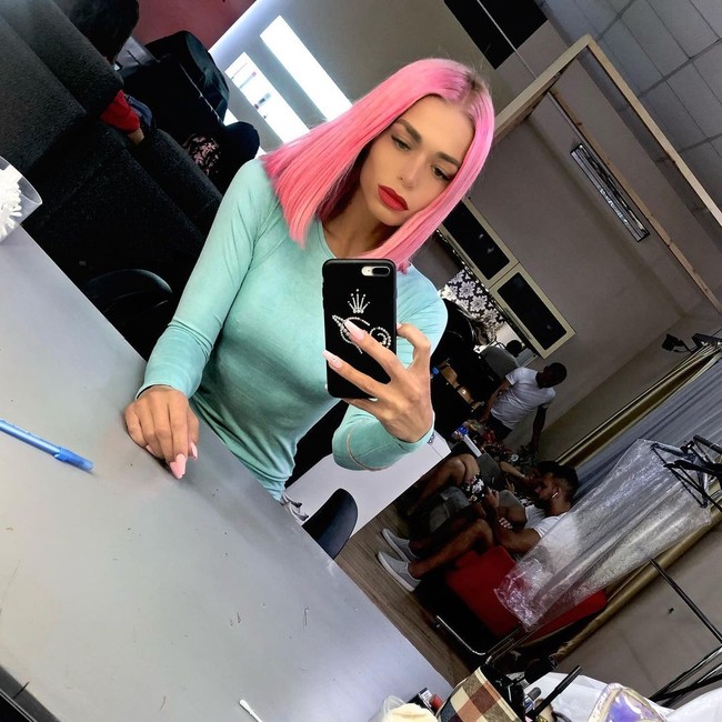 Sebelum terlambat, Anastasia harus menyelamatkan hidungnya. Cukup mengejutkan, ia beralih meminta pertolongan dari para pengikut di media sosial untuk mendonasikan uang agar bisa diobati. Anastasia mengaku jika ia tidak bisa meminjam uang dari siapa pun. Foto: Instagram @nastenabalinskaya