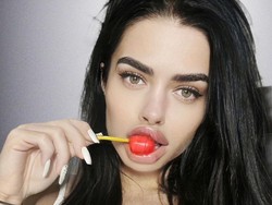 8 Foto Artis Rusia Minta Donasi untuk Perbaiki Hidung yang Gagal Oplas