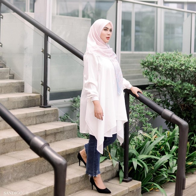 Sebelumnya, Anggita Sari menekuni profesi DJ sejak 2012. Namun, ia sempat vakum selama lima tahun dari dunia tersebut. Dalam akun Instagram miliknya @anggitasari612, ia sibuk menjalani peran barunya sebagai ibu rumah tangga, mengurus bayinya di rumah.  Foto: Dok. Instagram @anggitasari612.