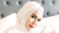 Anggita Sari Bikin Heboh Pamer Foto Lepas Hijab, Ini Transformasi Gayanya