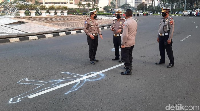 Apel olah TKP kasus pemobil tabrak pesepeda (Yogi Ernes/detikcom) Apel olah TKP kasus pemobil tabrak pesepeda (Yogi Ernes/detikcom)