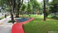 Pemerintah Provinsi DKI Jakarta telah membuka kembali 25 taman kota yang berada di lima wilayah kota Jakarta bagi masyarakat.