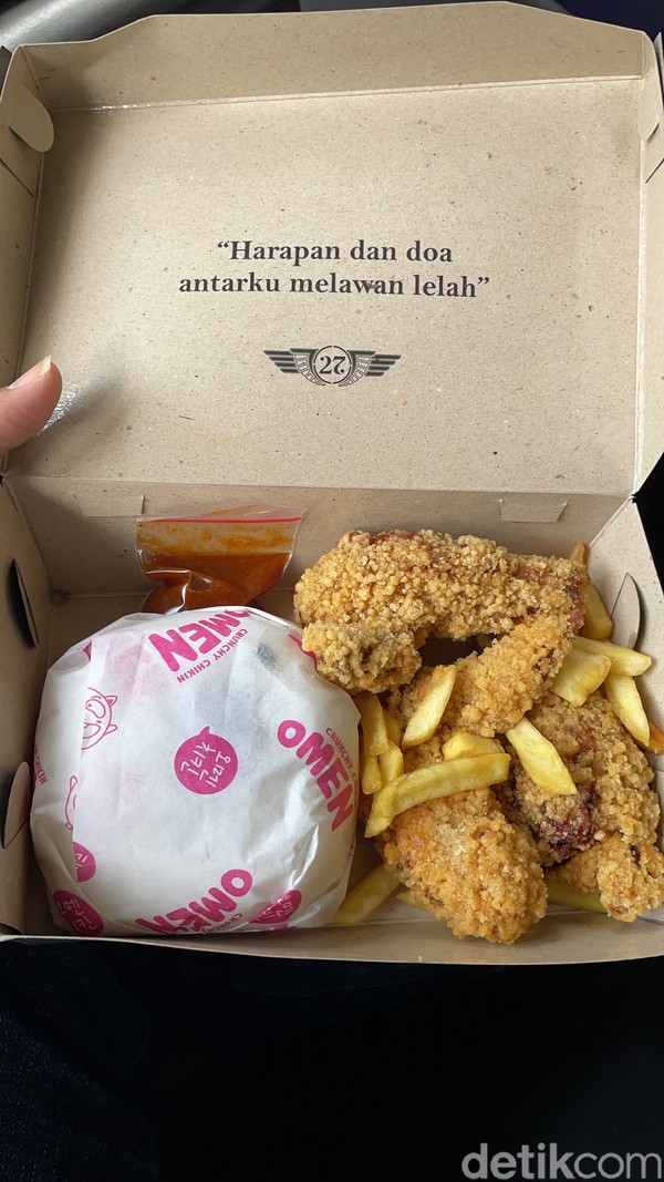 Inilah makan besar pertama yang diberi dalam perjalanan menggunakan president class PO 27Trans Java rute Malang-Jakarta. Inilah makan besar pertama yang diberi dalam perjalanan menggunakan president class PO 27Trans Java rute Malang-Jakarta.