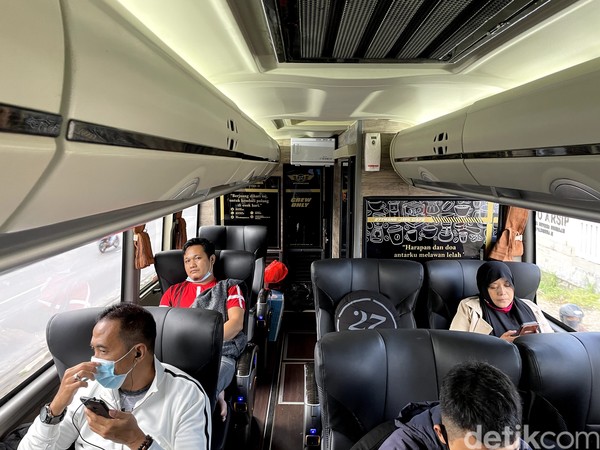 Di trayek ini, 27Trans Java menggunakan Jetbus 3+ SHD buatan karoseri Adiputro. Hanya ada 19 kursi untuk president class, 2-1 konfigurasinya. Di trayek ini, 27Trans Java menggunakan Jetbus 3+ SHD buatan karoseri Adiputro. Hanya ada 19 kursi untuk president class, 2-1 konfigurasinya.