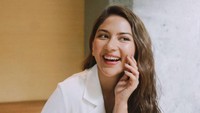 Jessica Mila eksis di Instagram dengan lebih dari 19 juta followers. Ia sering membagikan momennya saat beraktivitas, termasuk kerja, liburan, dan kulineran. Foto: Instagram jscmila