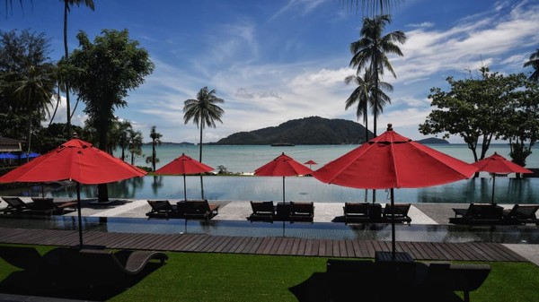 Banyak hotel dan resor kosong berbulan-bulan karena tidak adanya turis. Ini adalah pemandangn di Vijitt Resort yang mewah di Phuket, Thailand pada bulan September 2020. (Lillian Suwanrumpha/AFP/Getty Images/ CNN Travel) Banyak hotel dan resor kosong berbulan-bulan karena tidak adanya turis. Ini adalah pemandangn di Vijitt Resort yang mewah di Phuket, Thailand pada bulan September 2020. (Lillian Suwanrumpha/AFP/Getty Images/ CNN Travel)