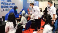 Perbankan yang fokus membiayai perumahan ini memastikan seluruh pegawainya yang bertugas di garda terdepan melayani langsung masyarakat sebagai nasabah atau debitur perseroan sudah divaksinasi sebagai upaya memutus rantai penularan COVID-19. 