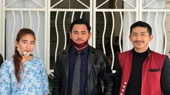 Hilda saat gugatan cerai Harun Masiku di PN Makassar
