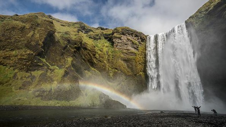ASOLFSSKALI, ICELAND - SEPTEMBER 02: Tourists take a selfie around Seljalandsfoss waterfall on September 2, 2018 near Asolfsskali, Iceland. (Photo by Maja Hitij/Bongarts/Getty Images)
