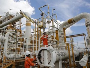 Minyak dan Dolar AS Melambung, Pemerintah Diminta Setop Gas Murah Industri
