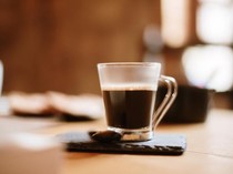 Apa Benar Minum Kopi Campur Lemon Bikin Cepat Langsing?