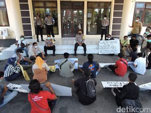 Jurnalis Situbondo Demo Kecam Kekerasan Oknum Pengawal Menteri