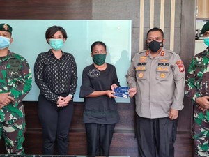 Kapolres Tangsel Salurkan Beasiswa bagi Anak Korban Penembakan di Cengkareng