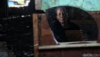 Virus Corona ini juga sudah setahun hadir di Indonesia dan pemerintah telah mengeluarkan ratusan triliun untuk menangani hal tersebut, salah satunya untuk program perlindungan sosial seperti bantuan sosial (bansos).
