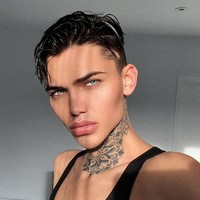 Levi adalah seorang selebgram dengan followers mencapai 179 ribu. Dia juga jadi kontroversi karena bikin konten seksi di OnlyFans.  Foto: dok. Instagram