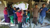 Seniman yang terkenal dengan nama Suji Mentir ini meninggal akibat sakit yang dideritanya dalam beberapa waktu terakhir.
