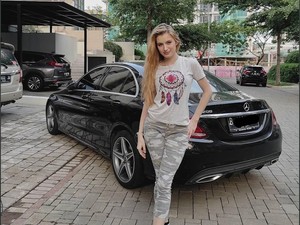 Kata Model Rusia, Istri Aktor Indonesia yang Kecantikannya Viral