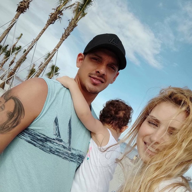 Nastasya sendiri terlihat cukup sering membagikan momen-momen kebersamaannya bersama sang suami dan anaknya di media sosial. Tak hanya di TikTok, melainkan juga di Instagramnya. Foto: Instagram/@nastasyashine