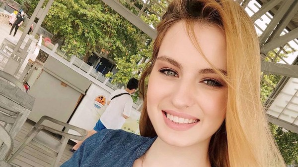 8 Potret Wanita Cantik Rusia yang Viral, Ternyata Suaminya Aktor Indonesia