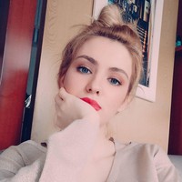 Nastasya sendiri berhenti dari dunia modellingnya usai menikah dengan Robby Shine. Dirinya kini lebih memilih untuk mengurus anak dan membuat konten-konten di TikTok. Foto: Instagram/@nastasyashine