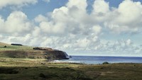 Pertanyaannya, bagaimana patung besar dan berat ini bisa berada di pulau terpencil ini. Tentunya dibutuhkan upaya besar untuk bisa memindahkan patung ini, bukan?