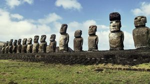 Potret Pulau Paskah yang Penuh Misteri