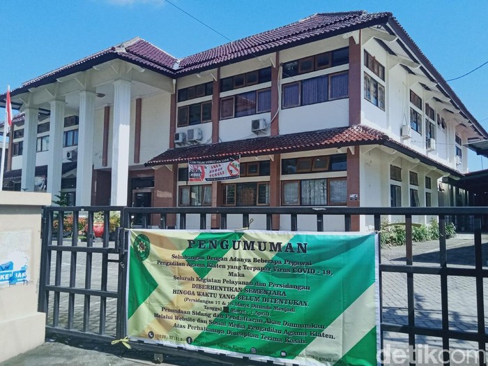 Pengadilan Agama Klaten lockdown karena 10 orang terpapar Corona, Rabu (17/3/2021).