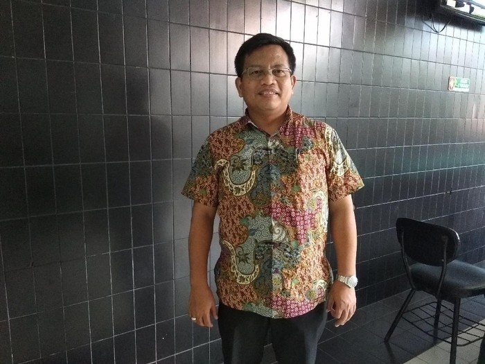 Menurut Pengamat Ekonomi Universitas Airlangga (Unair) Surabaya Imron Mawardi, ada ketentuan di mana setiap pusat keramaian termasuk swalayan harus menyediakan lahan parkir.