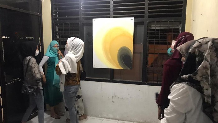 Perempuan diamankan di Banda Aceh karena nongkrong pakai baju ketat. (dok Satpol PP-WH Banda Aceh)