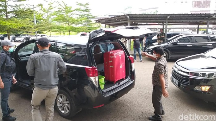 Petugas KPK di Kantor Dinas Bandung Barat.