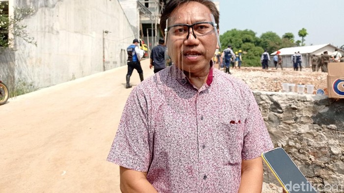 Pihak pemasang tembok 2 meter di akses warga Ciledug