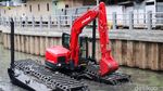 Mantap! Pindad Uji Coba Ekskavator Ampibius