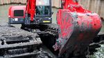 Mantap! Pindad Uji Coba Ekskavator Ampibius