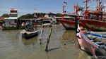 Potret Ojek Perahu di Kampung Nelayan Demak