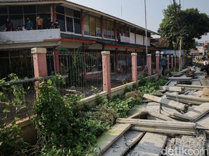 Tembok Tutupi Rumahnya Dibongkar, Warga Ciledug Trauma Diancam Sajam