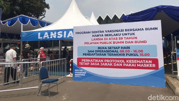 Sentra Vaksinasi Bersama di Istora Senayan