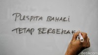 Dia mengaku hal itu dilakukan semata-mata agar hak perempuan dapat terpenuhi. Mengingat tradisi patriarki yang amat kental di lingkungan nelayan membuat aktivitas dan posisi perempuan sangat tidak diuntungkan. Hal ini juga ia alami saat kecil ketika tumbuh dari keluarga nelayan di Rembang, Jawa Tengah.