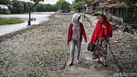 Masnuah menuturkan pada 2007 Puspita Bahari pernah ditinggalkan satu per satu oleh para anggotanya karena adanya stigma negatif dari masyarakat karena dianggap melawan kodrat. Namun, Masnuah tak gentar ia merancang penguatan ekonomi bersama organisasi lain, sehingga tak hanya fokus di gerakan perlawanan diskriminasi.