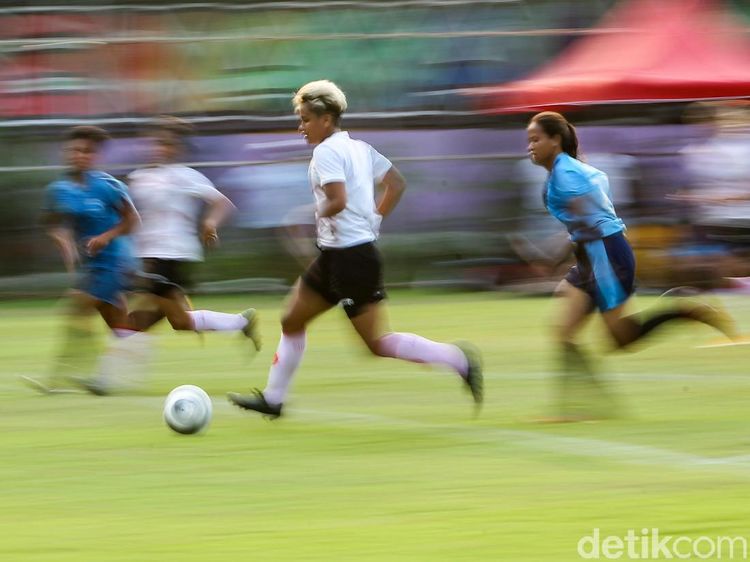 Uji Coba, Timnas Putri Bantai Tim Cirebon 15-0