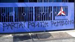 Vandalisme Partai Politik Pembohong Mejeng di Bandung