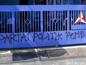 Vandalisme Partai Politik Pembohong Mejeng di Bandung