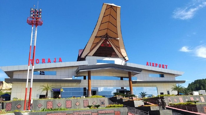 Bandara Tana Toraja di Sulawesi Selatan dibangun dengan membelah 3 bukit. Yuk intip penampakannya.