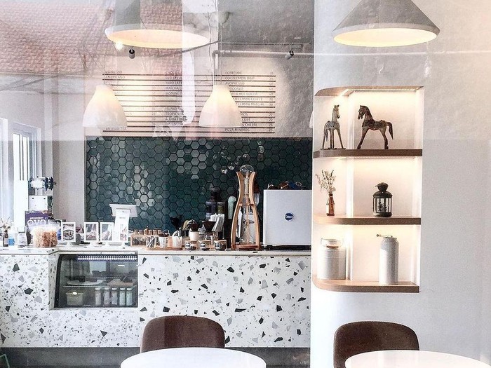 5 Coffee Shop di Jakarta Barat yang Asyik Buat Santai, Kopinya Beragam! 5 Coffee Shop di Jakarta Barat yang Asyik Buat Santai, Kopinya Beragam!