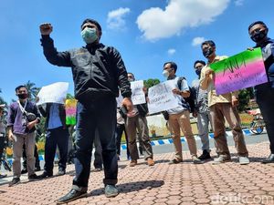 Aksi Solidaritas Jurnalis Bondowoso Kutuk Kekerasan Oknum Pengawal Menteri