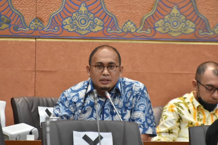 Anggota Komisi VI DPR RI Andre Rosiade meminta Menteri BUMN Erick Thohir untuk berkoordinasi dengan Menteri Perhubungan agar GeNose C19 dapat dijadikan alat tes COVID-19 di bandara.