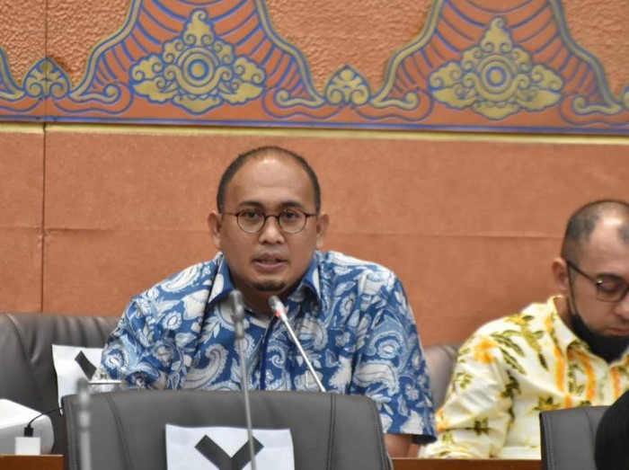 Anggota Komisi VI DPR RI Andre Rosiade meminta Menteri BUMN Erick Thohir untuk berkoordinasi dengan Menteri Perhubungan agar GeNose C19 dapat dijadikan alat tes COVID-19 di bandara.